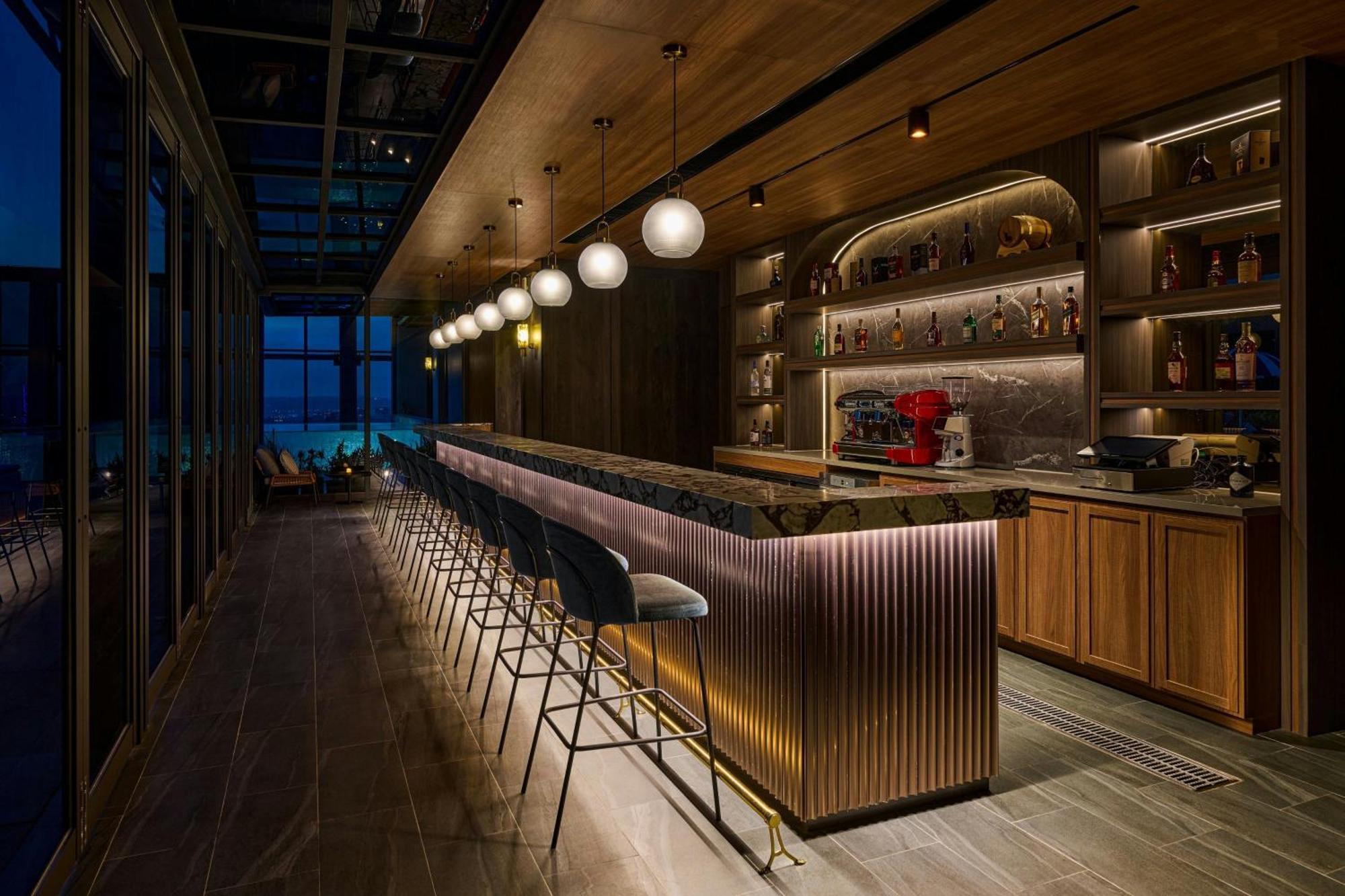 Le Meridien 台中市 エクステリア 写真 The bar at the 360° Sky Lounge